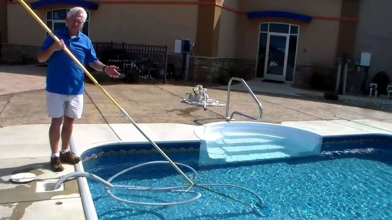 How to Vacuum your pool